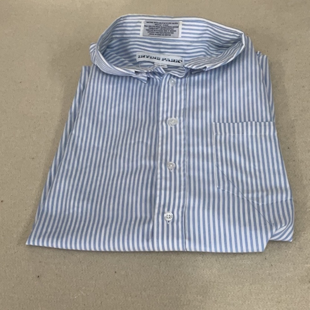 EUC mens short sleeve Irvine park button down shirt